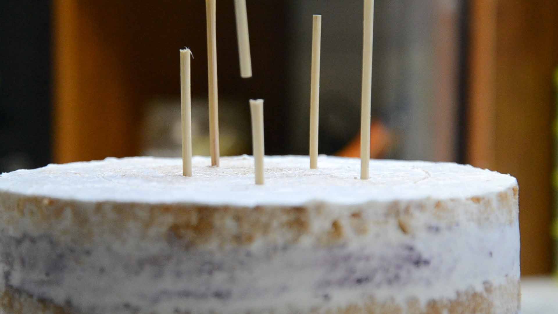 Шпажки в торте