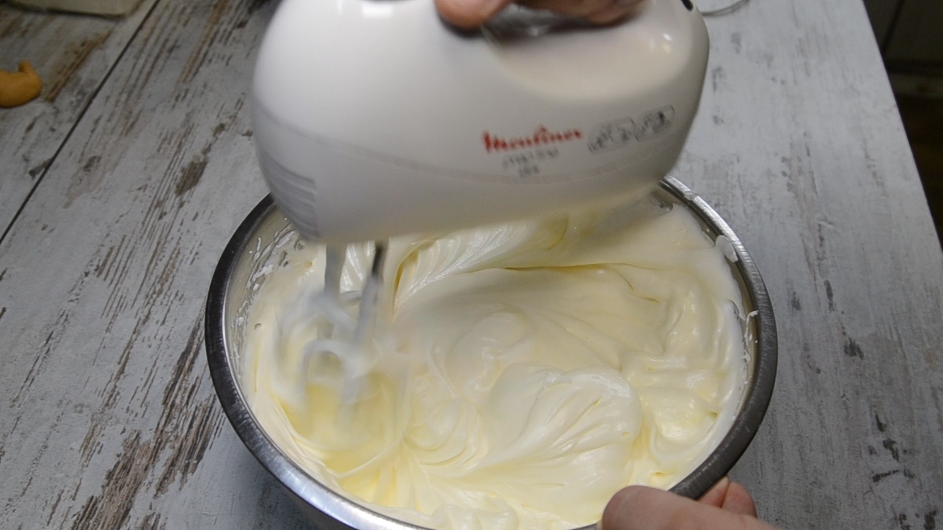 Перемешиваем желток