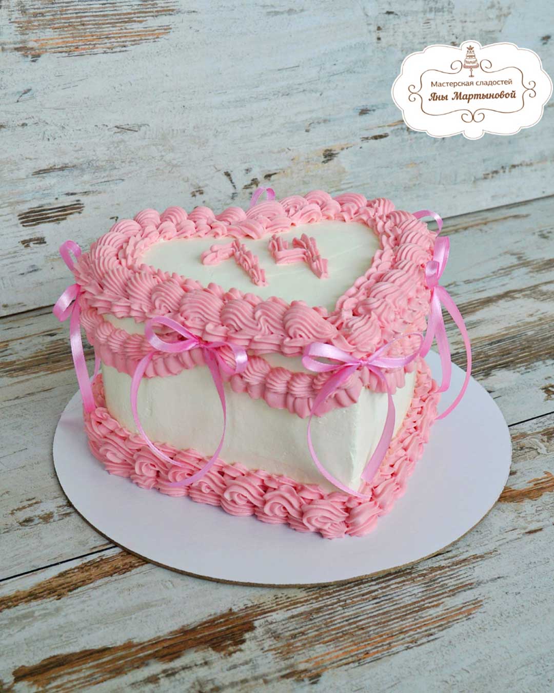 Тортик в виде сердца в стиле Ламбет.