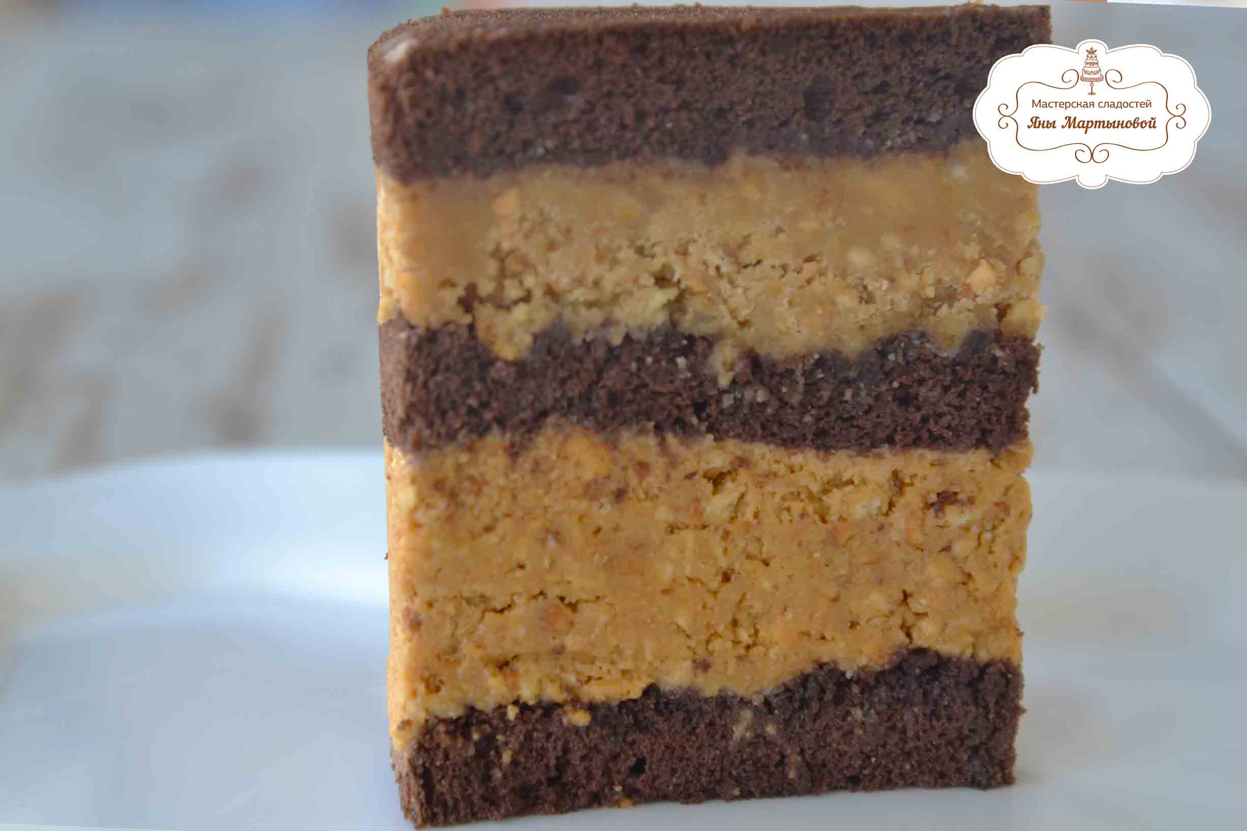 Торт «Сникерс» — шоколад, карамель и хрустящий арахис